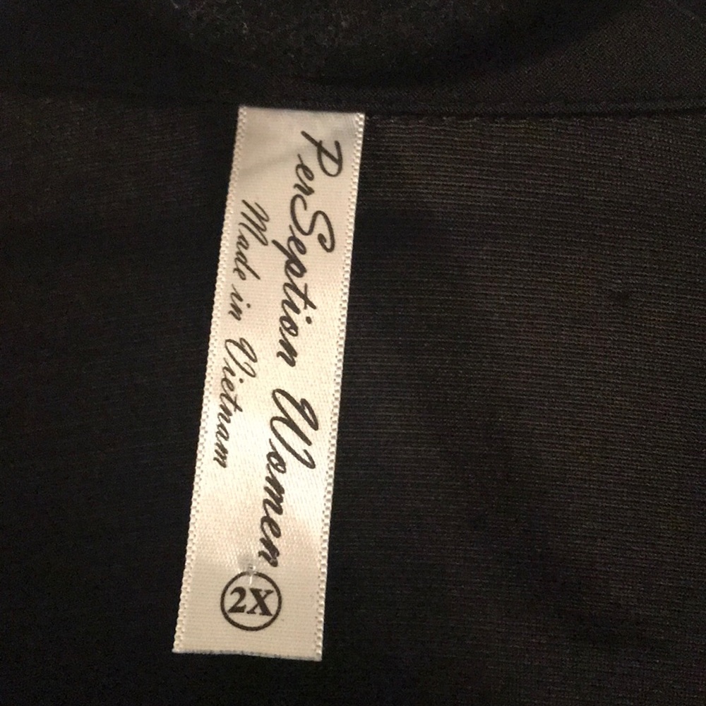 PerSeption Women sleeveless black and white blouse - Picture 4 of 4
